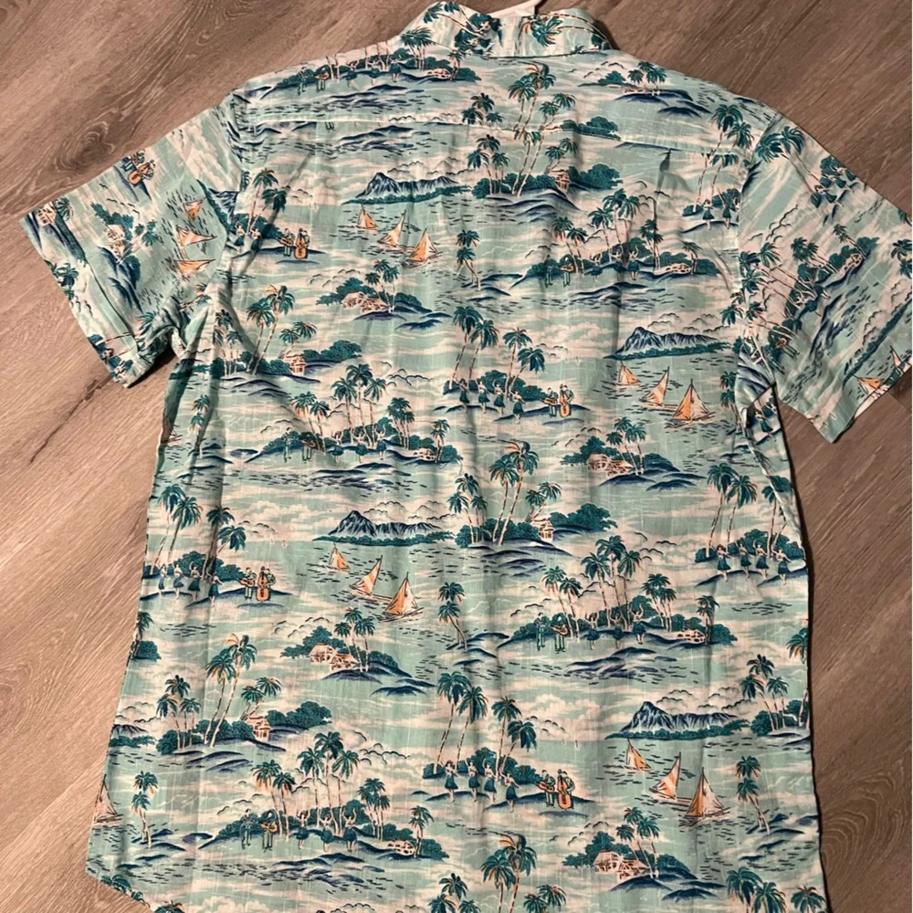 Izod button up new with tags ! - Picture 3 of 3